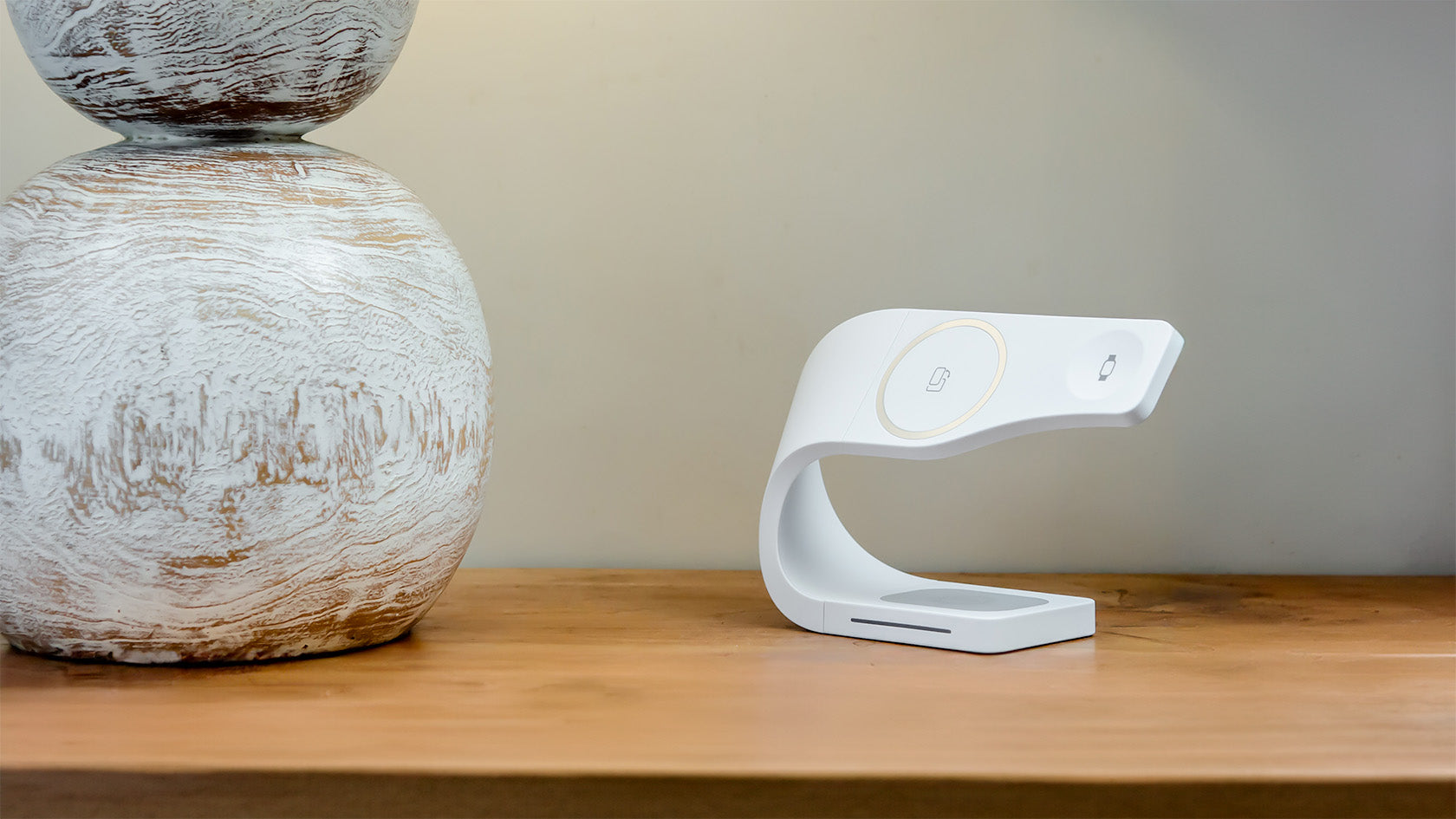 MODERN_STANDARD MagSafe Home Collection Simpli charger, featuring a minimalist design for charging devices at home.