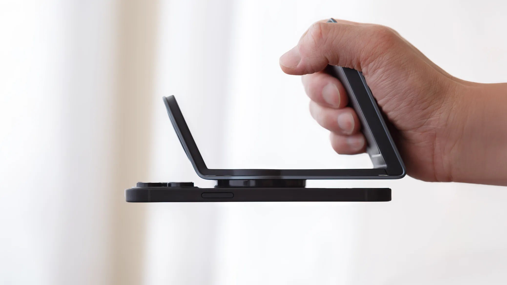 Modern Standard MagSafe Magnitis 3-in-1 charger in sleek slate grey with strong magnetic hold